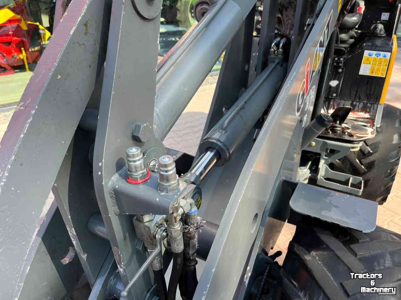 Radlader Giant D337T