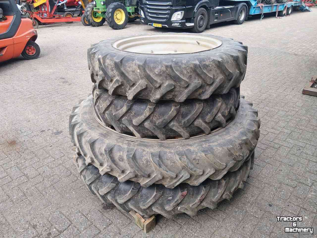 Räder, Reifen, Felgen & Distanzringe Massey Ferguson Cultuur wielen 270/95 R48 270/95 R32
