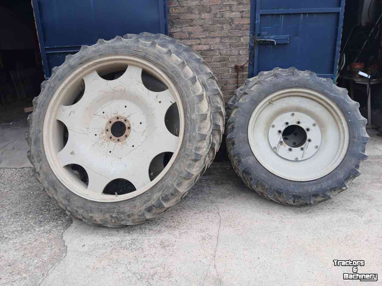 Räder, Reifen, Felgen & Distanzringe Massey Ferguson Cultuur wielen 270/95 R48 270/95 R32