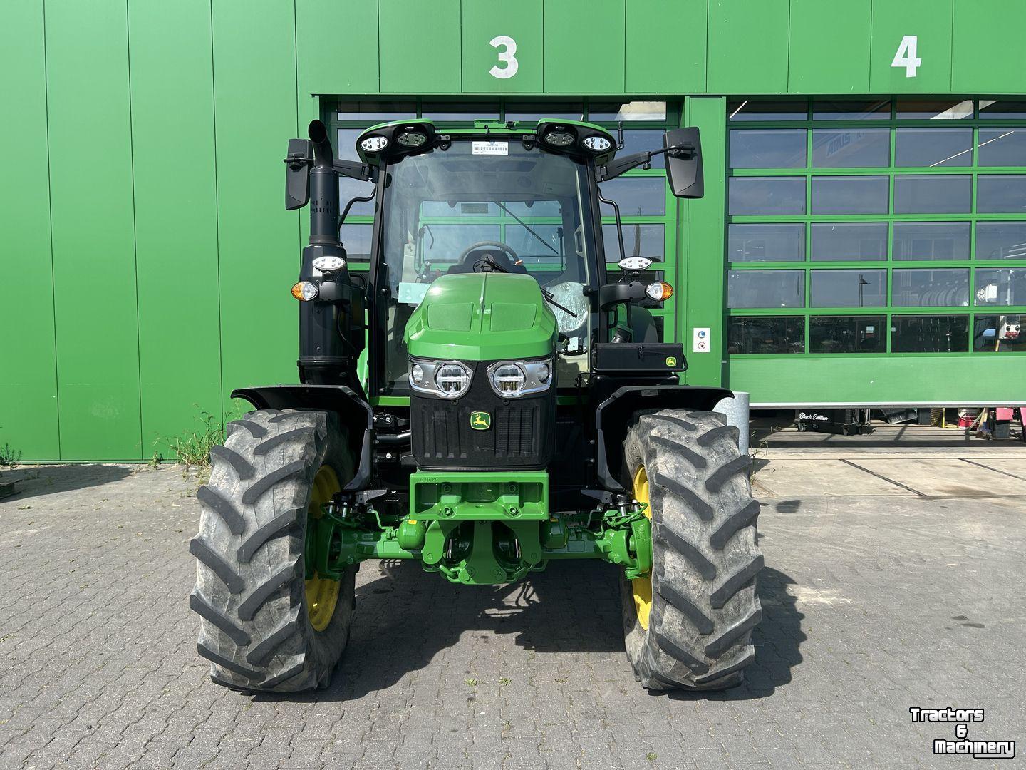 Schlepper / Traktor John Deere 6M 125