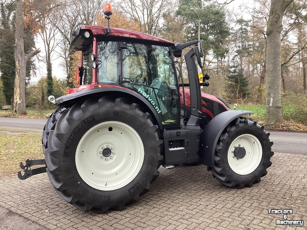 Schlepper / Traktor Valtra G125