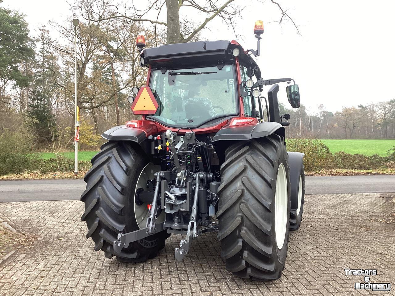 Schlepper / Traktor Valtra G125