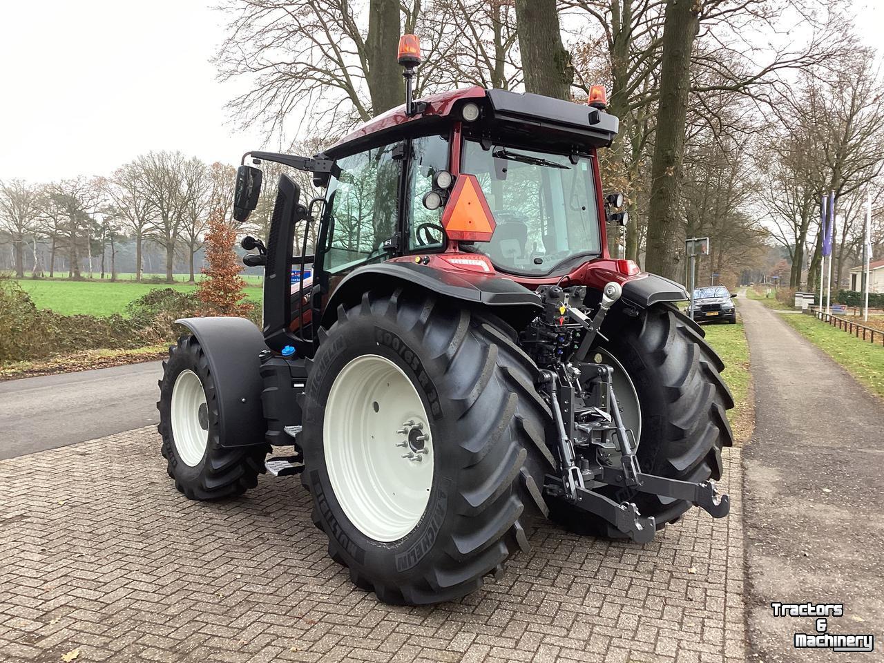 Schlepper / Traktor Valtra G125