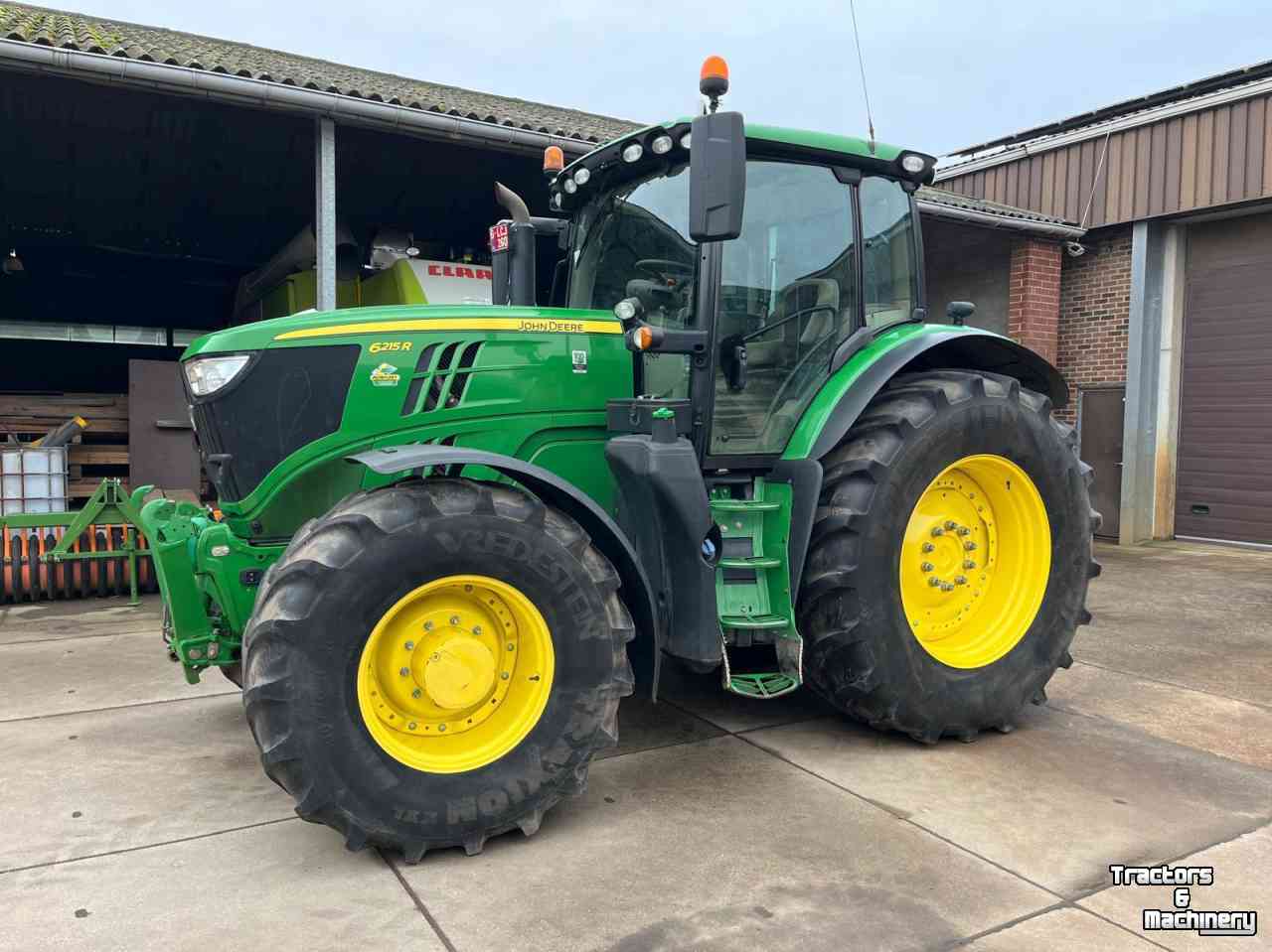 Schlepper / Traktor John Deere 6215 R