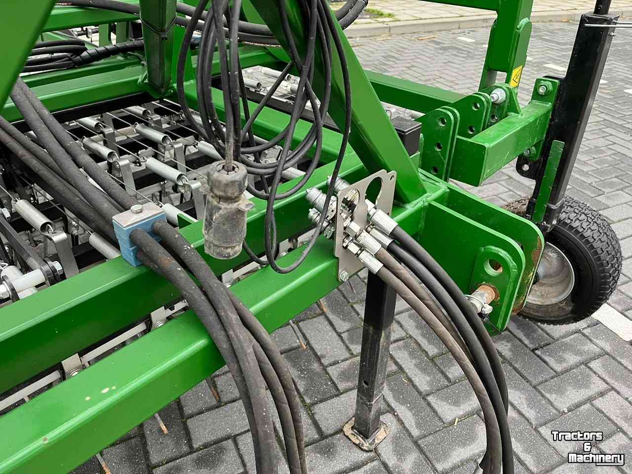 Striegelmaschine Novaxi Wiedeg 6.75m