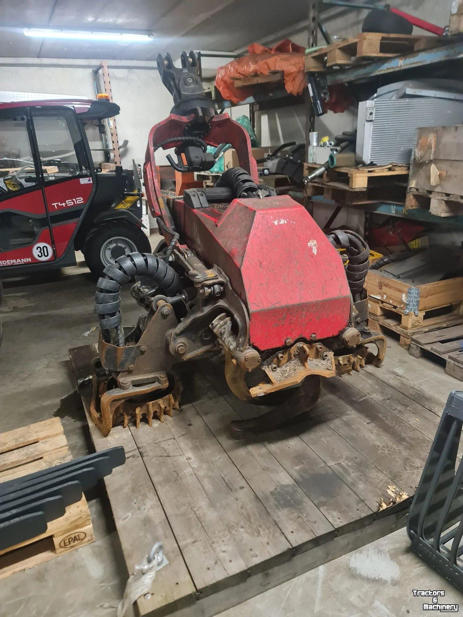 Baumschneiders Komatsu C144 KOP