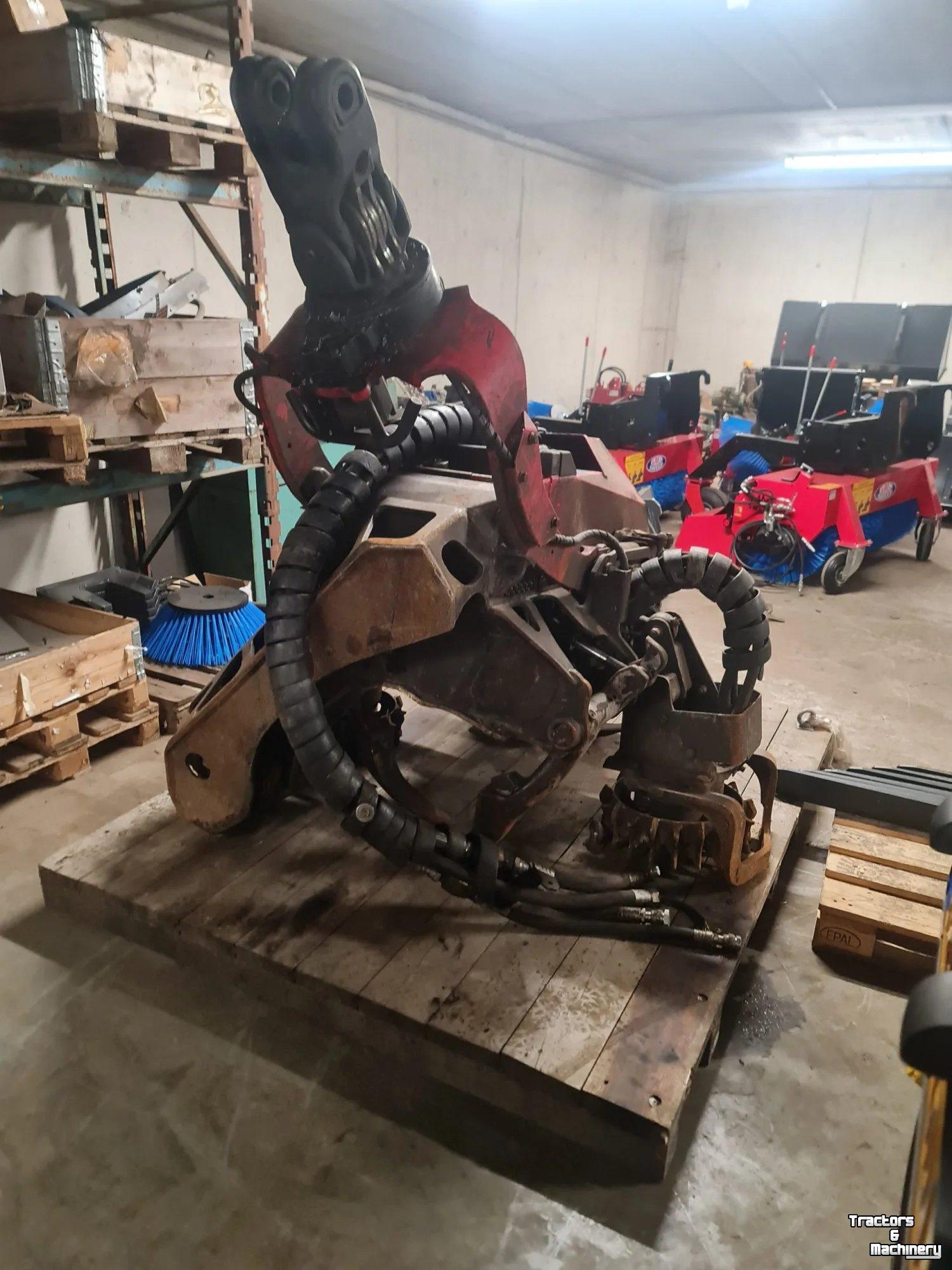 Baumschneiders Komatsu C144 KOP