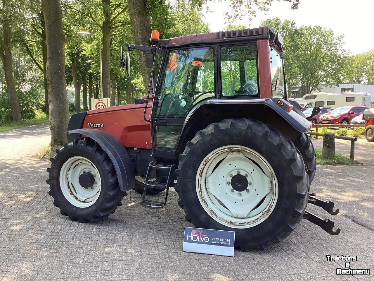 Schlepper / Traktor Valtra 6350