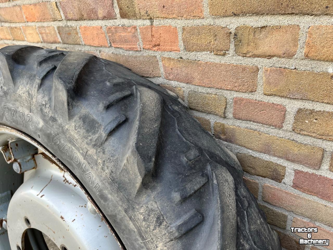 Räder, Reifen, Felgen & Distanzringe Kleber 9.5R32 EN 12.4R46