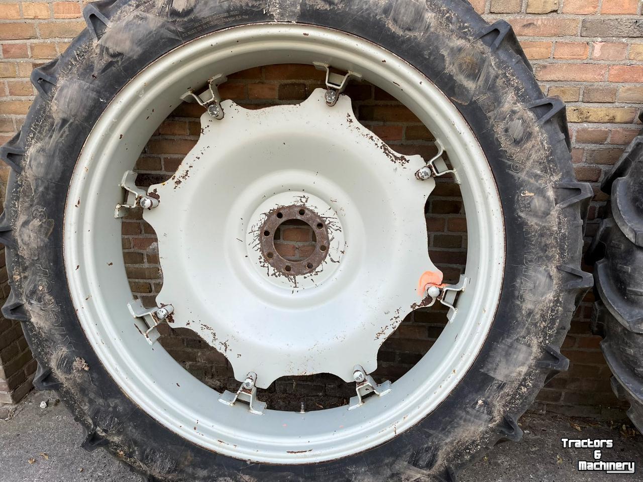 Räder, Reifen, Felgen & Distanzringe Kleber 9.5R32 EN 12.4R46