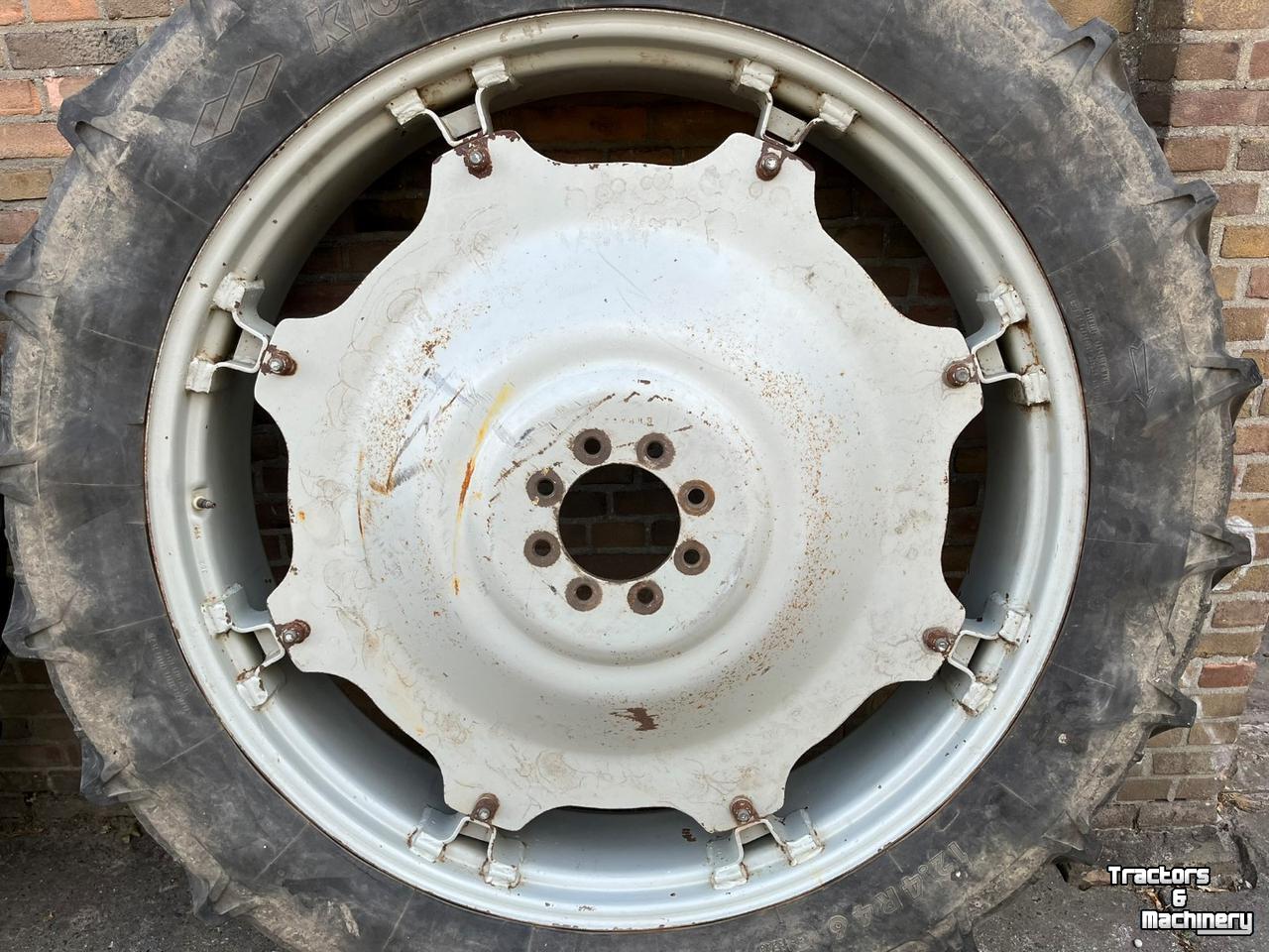 Räder, Reifen, Felgen & Distanzringe Kleber 9.5R32 EN 12.4R46