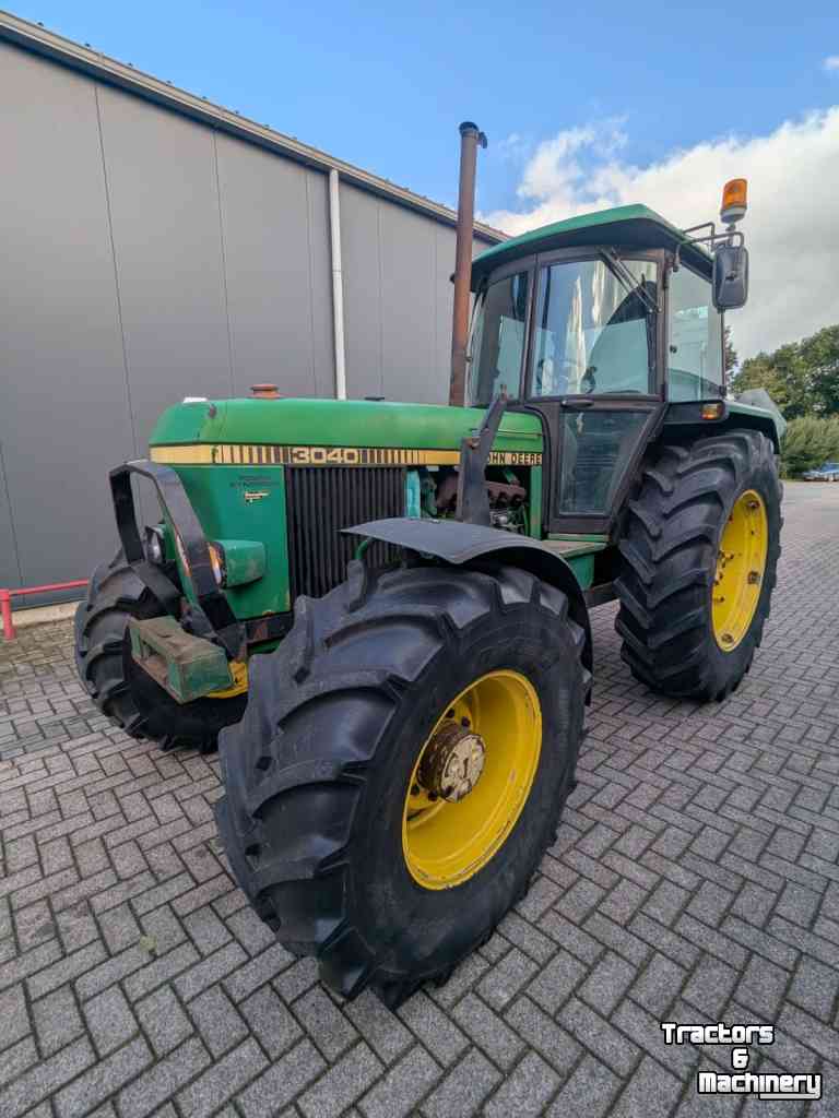 Schlepper / Traktor John Deere 3040
