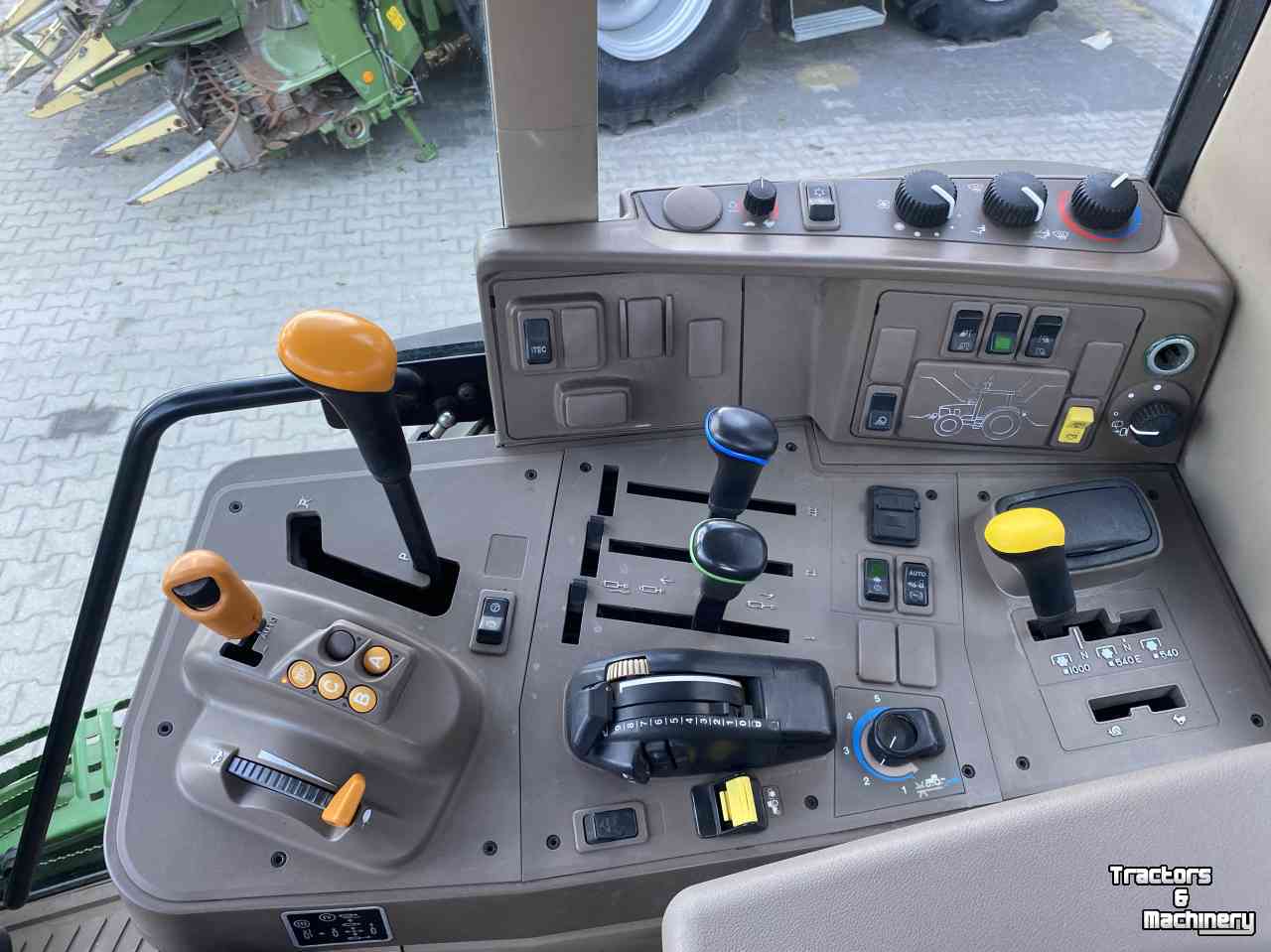 Schlepper / Traktor John Deere 6175M