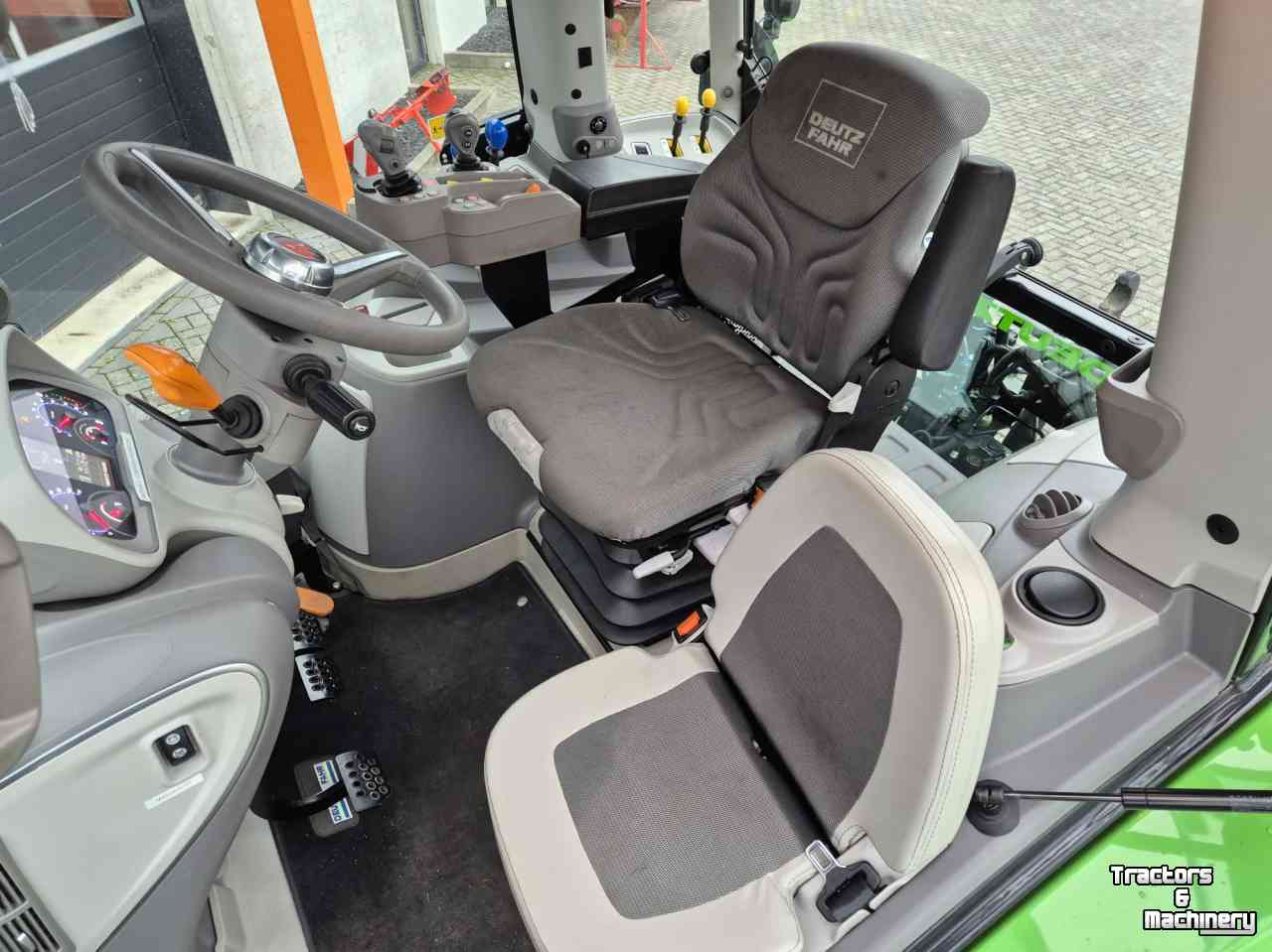 Schlepper / Traktor Deutz-Fahr Agrotron 6130.4 RV-Shift