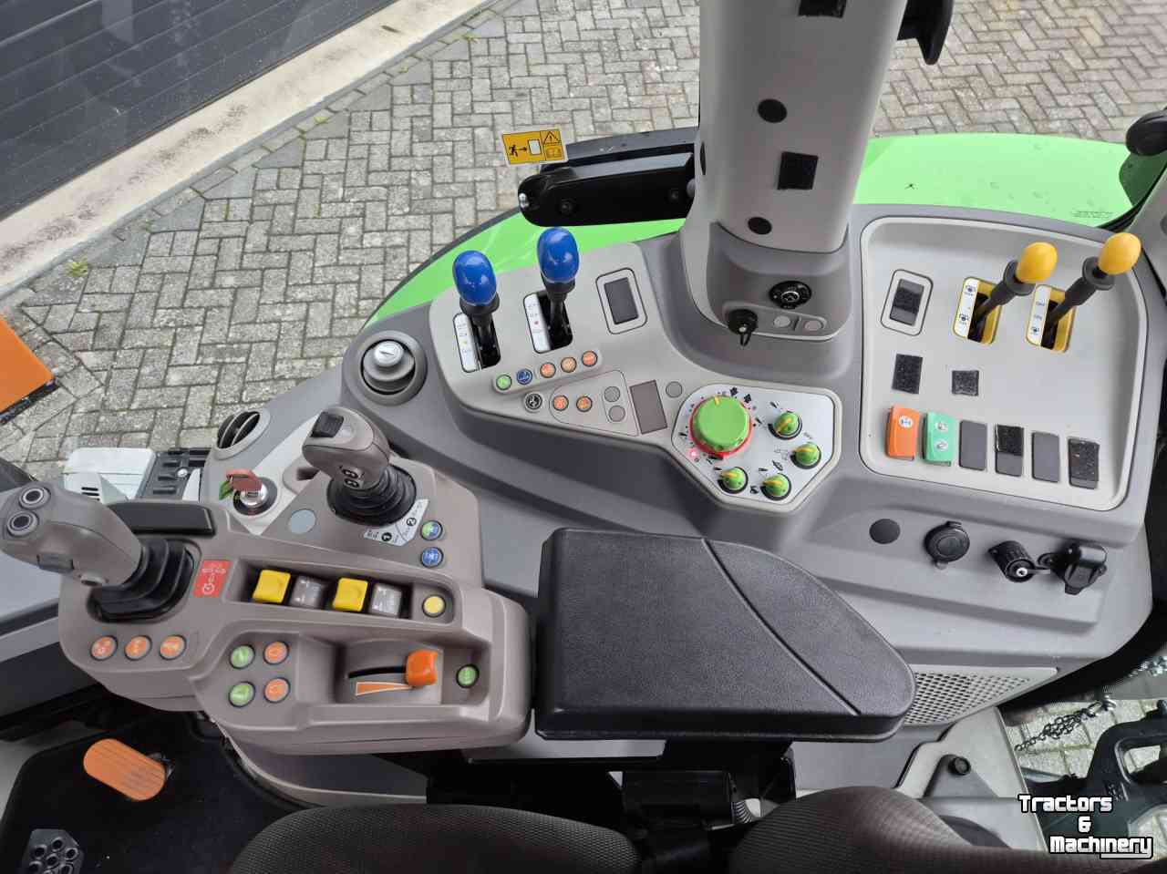 Schlepper / Traktor Deutz-Fahr Agrotron 6130.4 RV-Shift