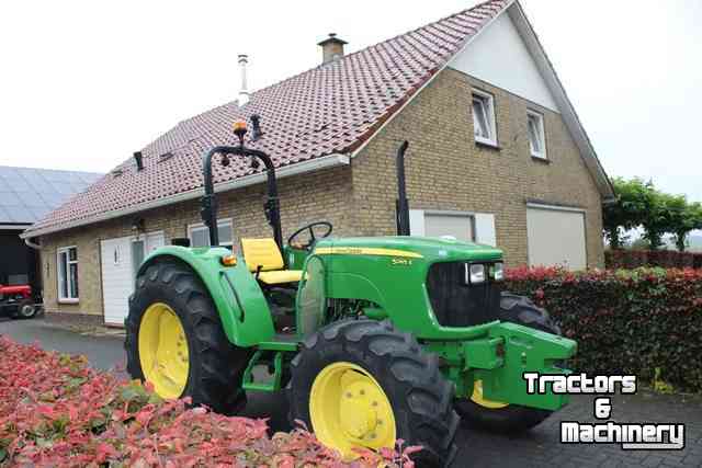 Schlepper / Traktor John Deere 5065E 4WD