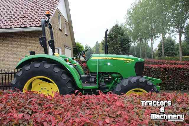 Schlepper / Traktor John Deere 5065E 4WD