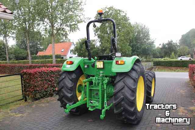 Schlepper / Traktor John Deere 5065E 4WD