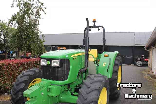 Schlepper / Traktor John Deere 5065E 4WD