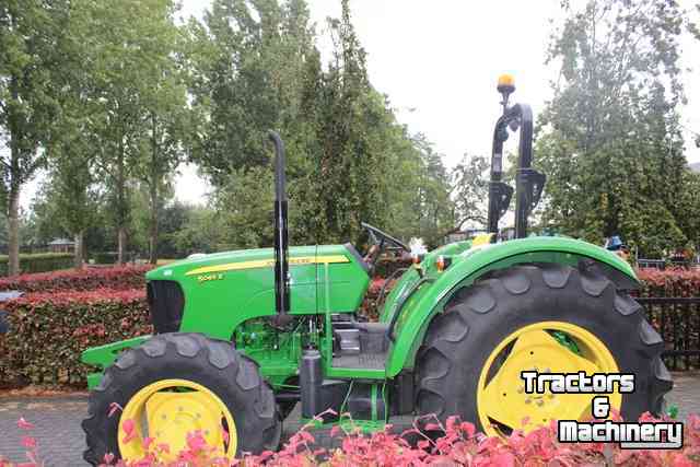 Schlepper / Traktor John Deere 5065E 4WD