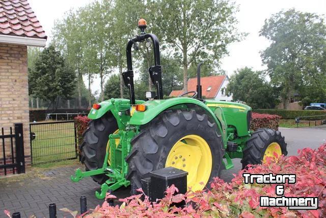 Schlepper / Traktor John Deere 5065E 4wd