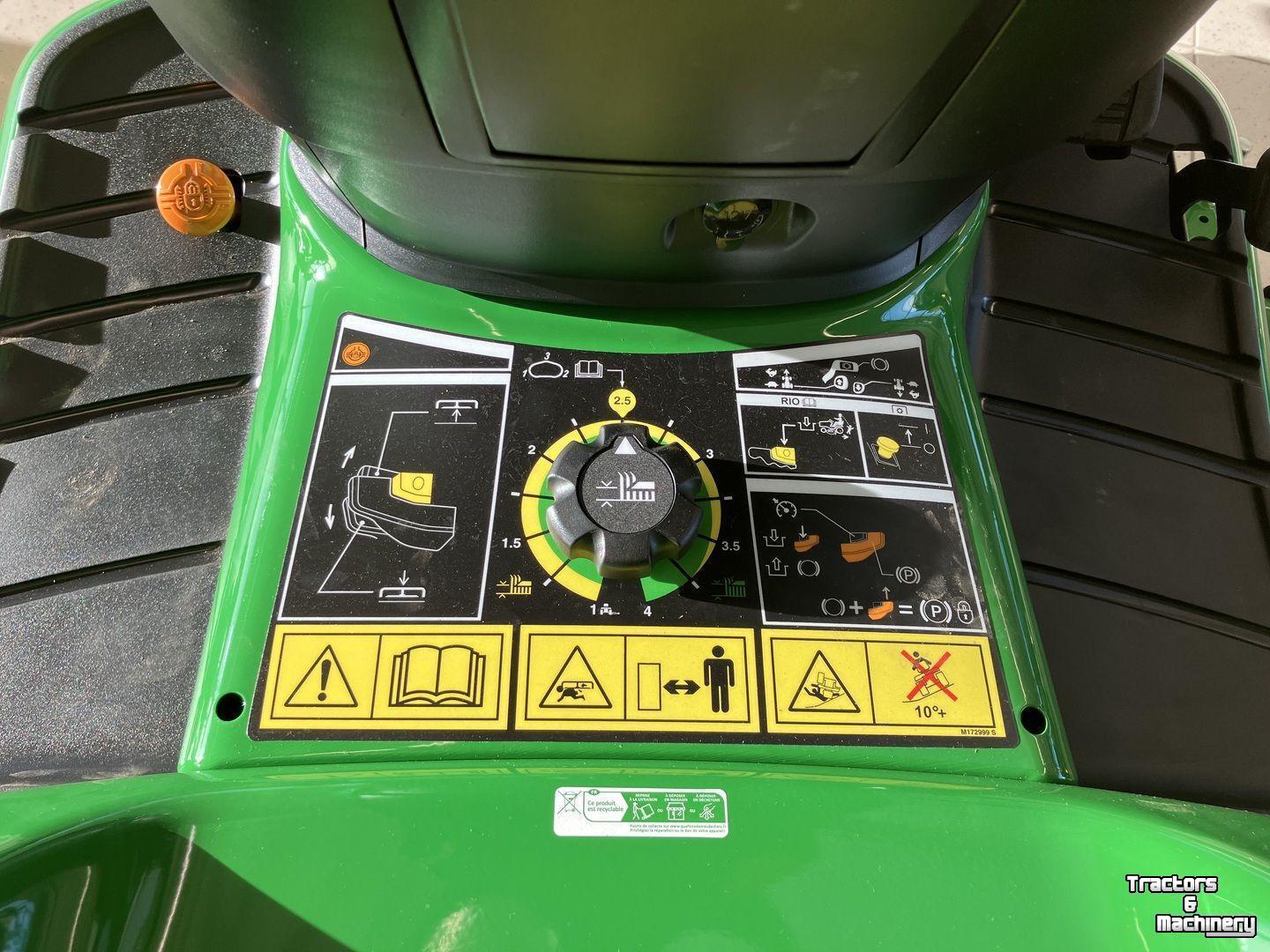 Aufsitzrasenmäher John Deere X590