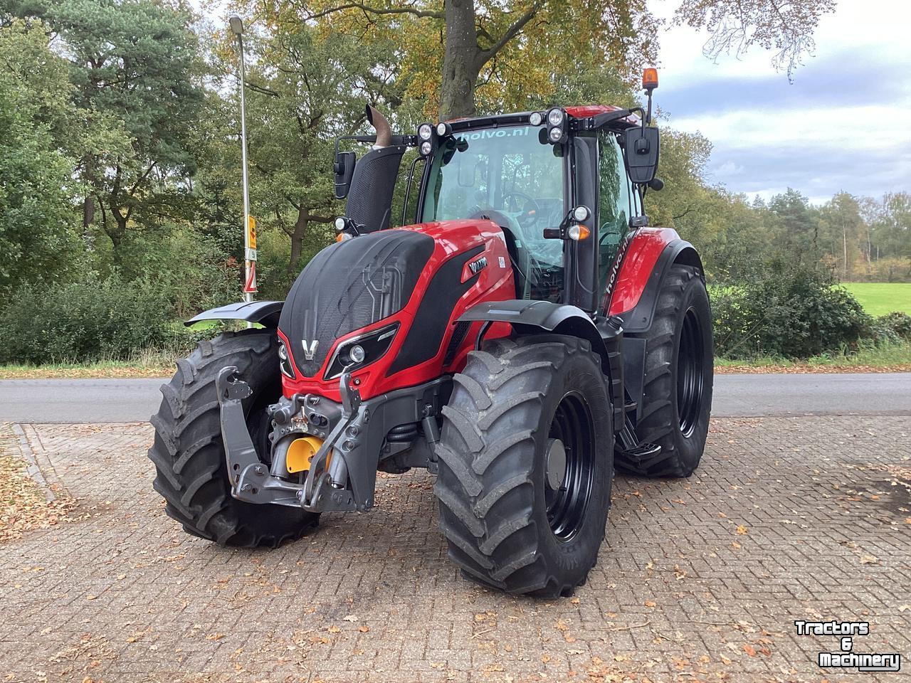 Schlepper / Traktor Valtra T214 A
