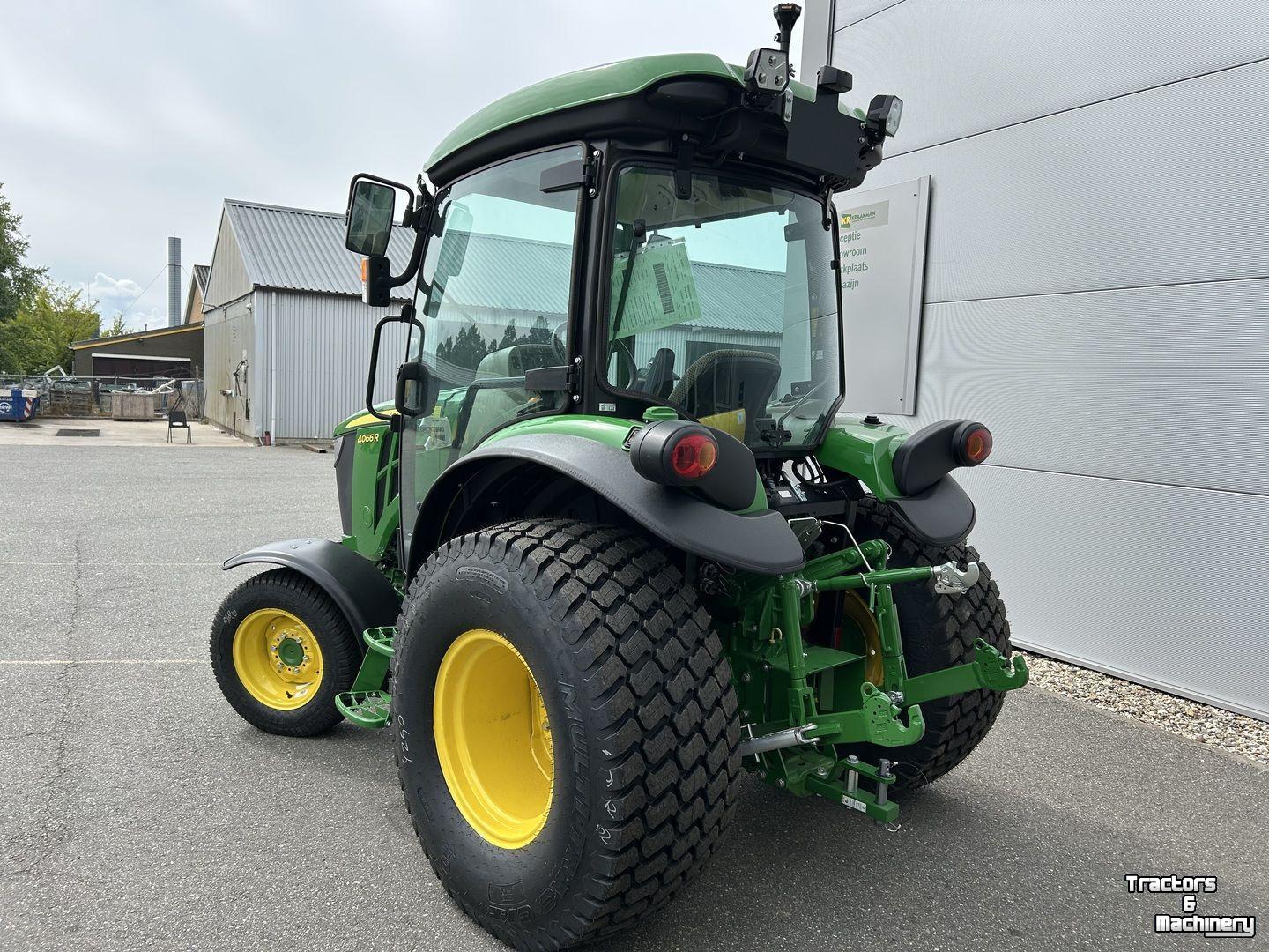 Obsttraktor John Deere 4066R