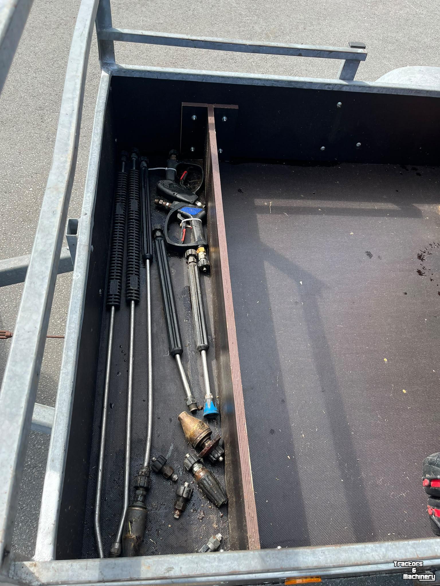 Hochdruckreiniger Kalt / Warm  TE HUUR hogedrukreiniger op aanhanger