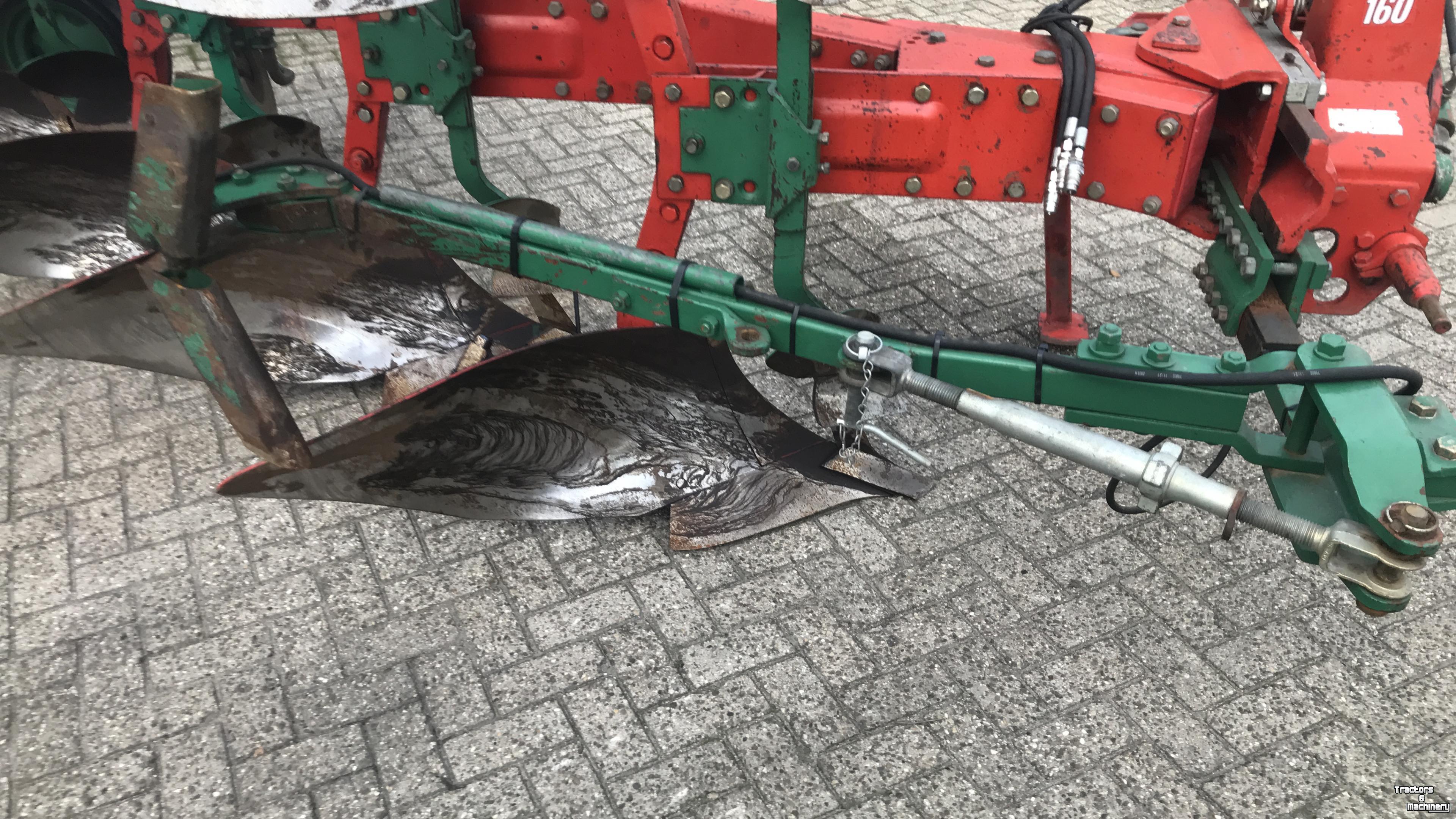 Pflüge Kverneland LD85 4-schaar met vorenpakker