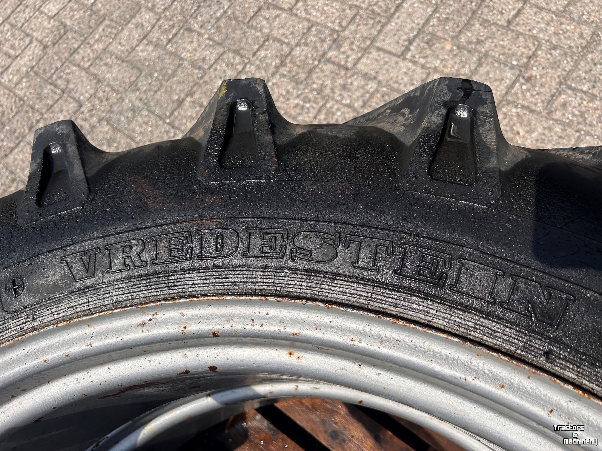 Räder, Reifen, Felgen & Distanzringe Vredestein 13.6X38 dubbellucht 3 ster molcon