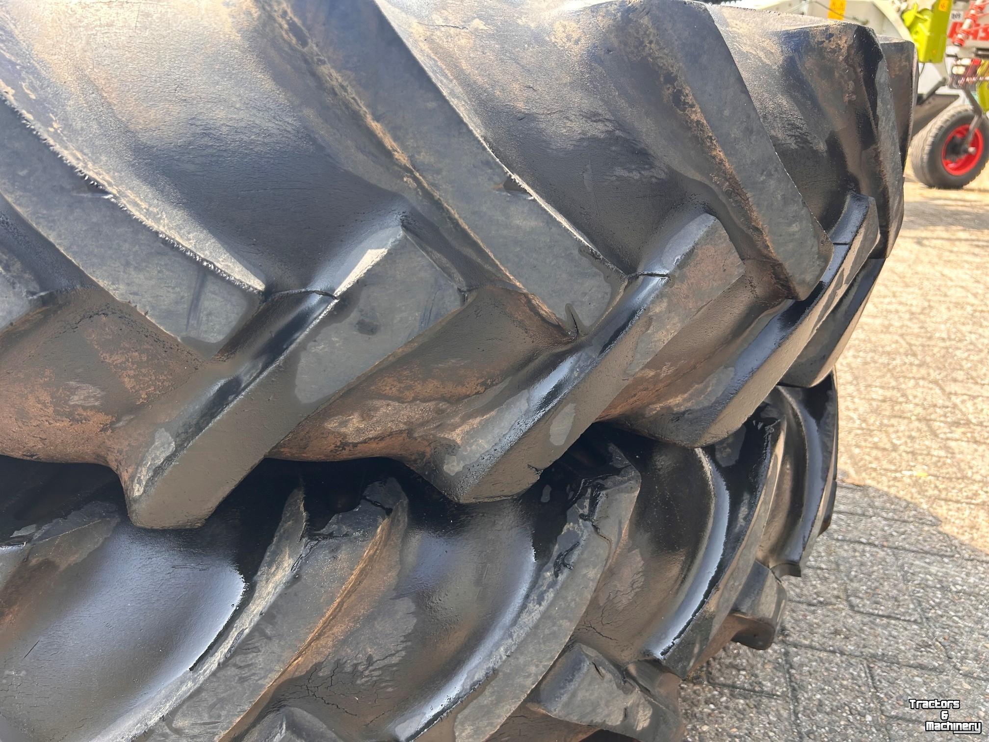 Räder, Reifen, Felgen & Distanzringe Vredestein 13.6X38 dubbellucht 3 ster molcon