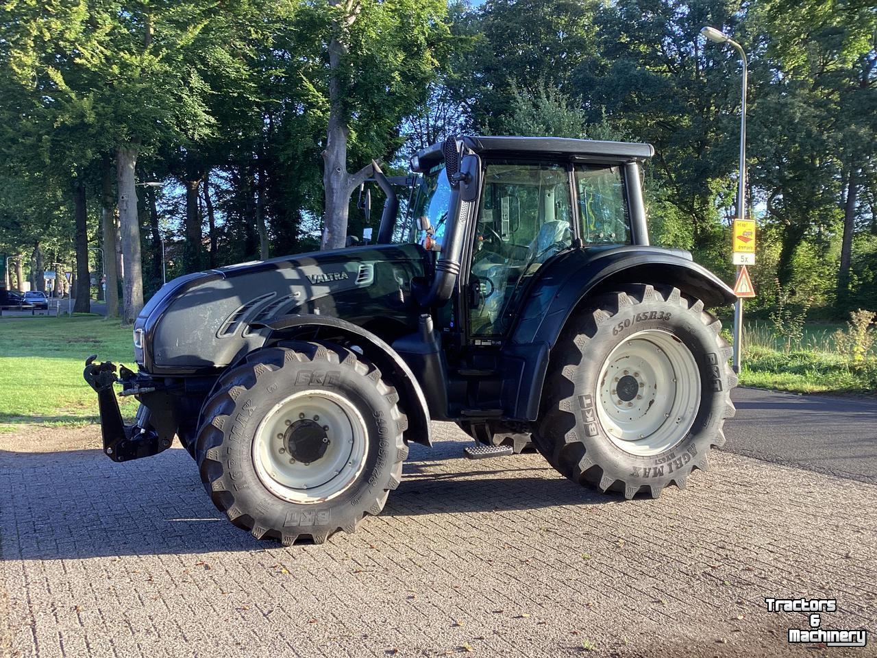 Schlepper / Traktor Valtra T162e