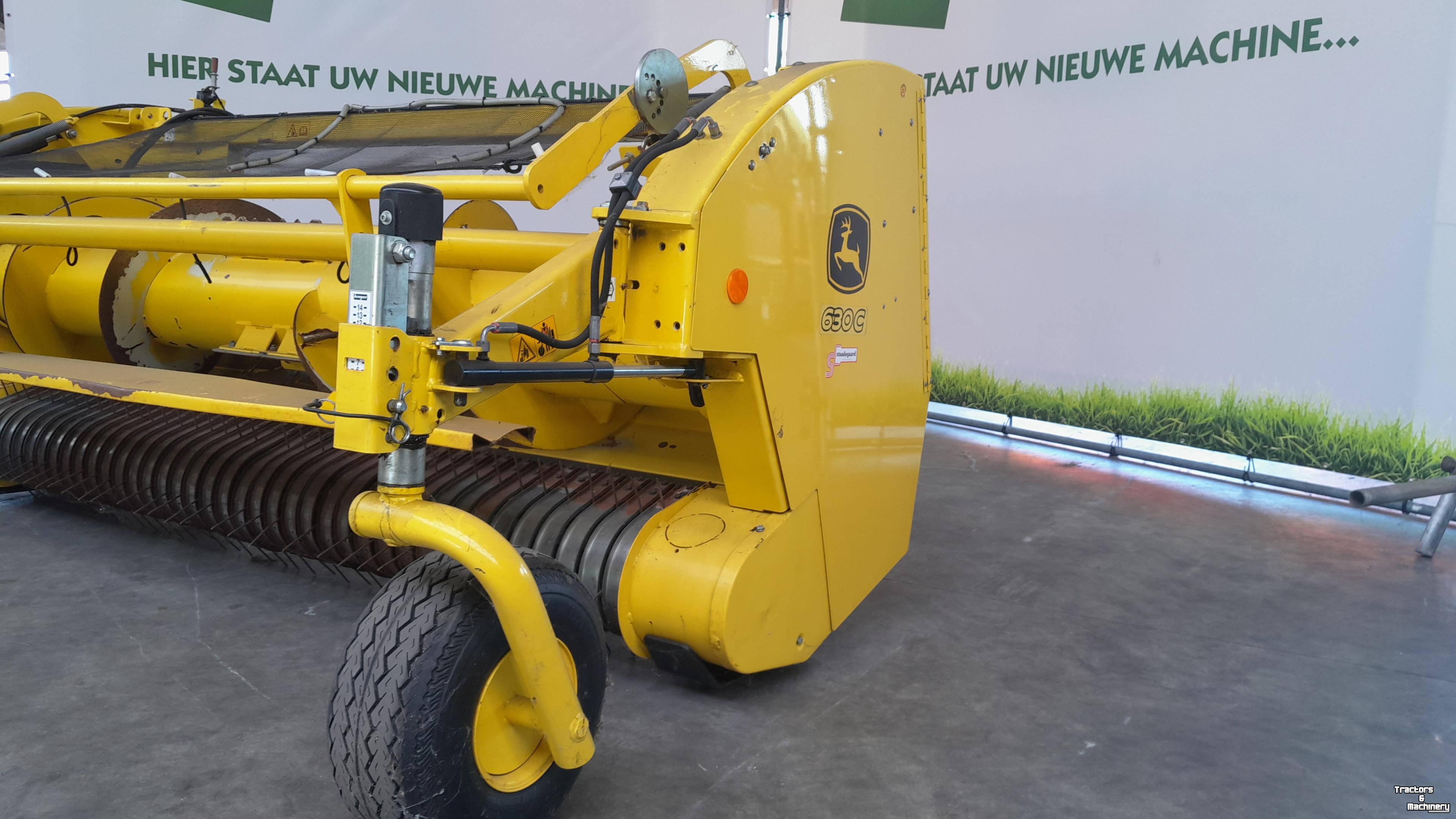 Maisgebiss John Deere 630C