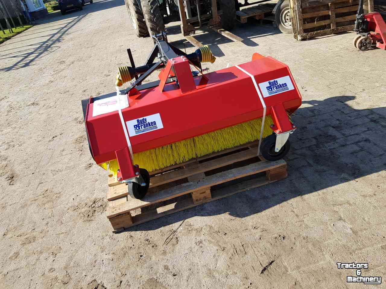 Kehrmaschine  Veegmachine 1.25 mtr aftakas aandrijving en  opvangbak