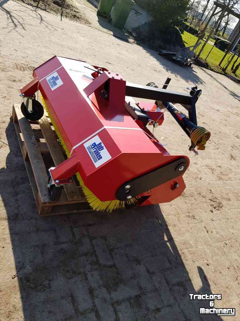 Kehrmaschine  Veegmachine 1.25 mtr aftakas aandrijving en  opvangbak