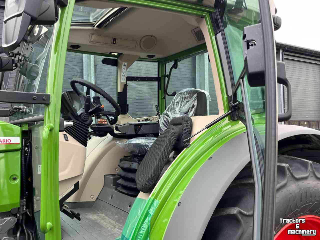 Schlepper / Traktoren Fendt 211 v vario profi plus