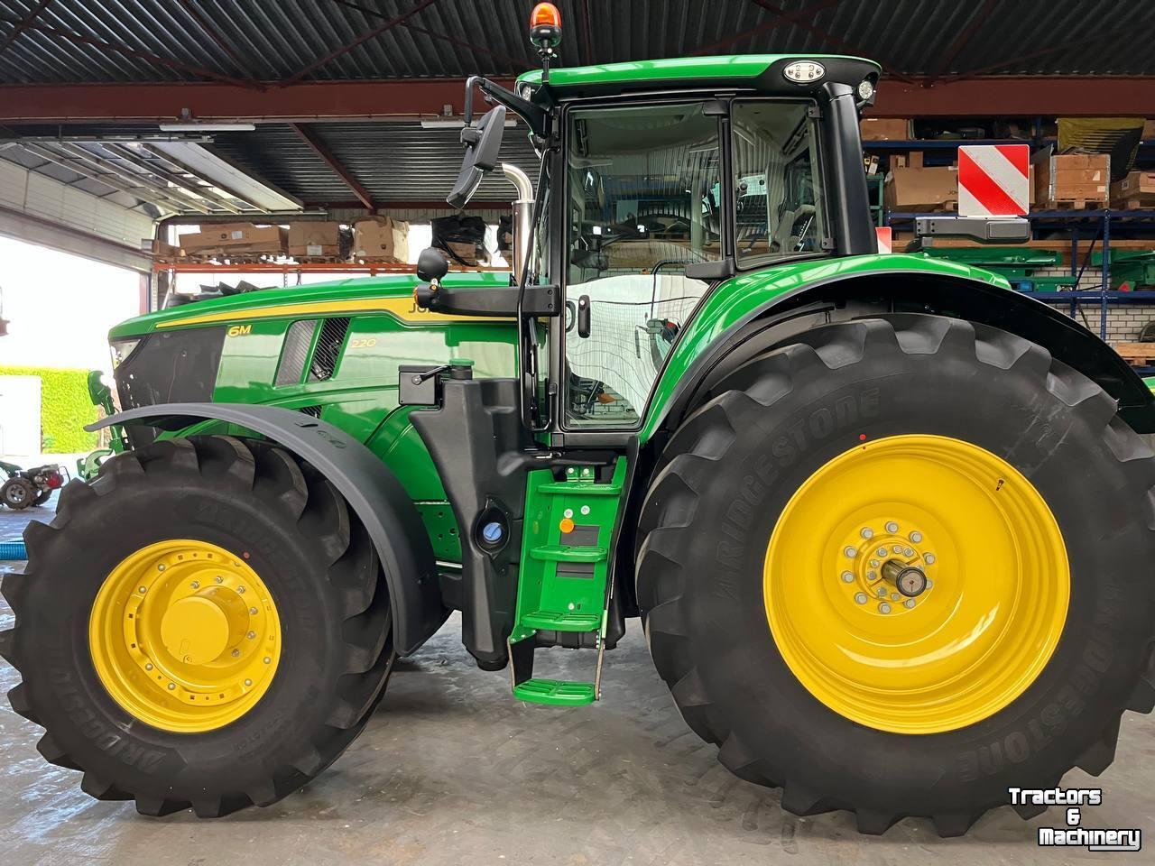 Schlepper / Traktor John Deere 6M 220