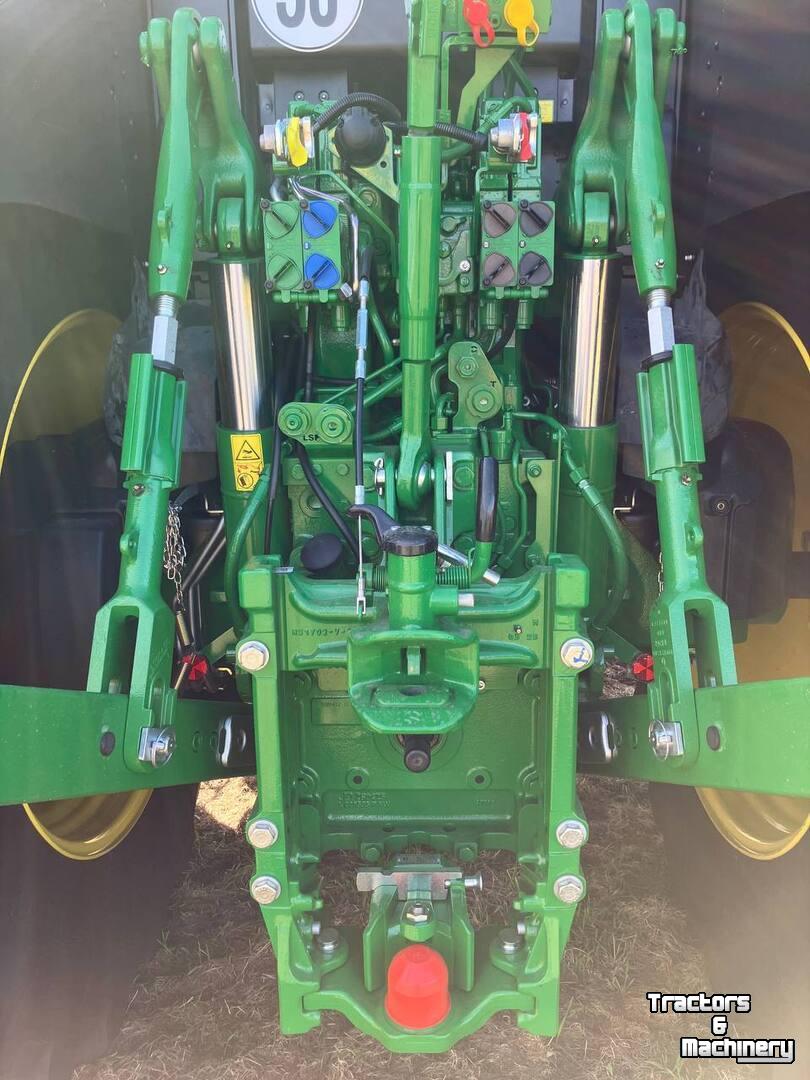 Schlepper / Traktor John Deere 6M 220