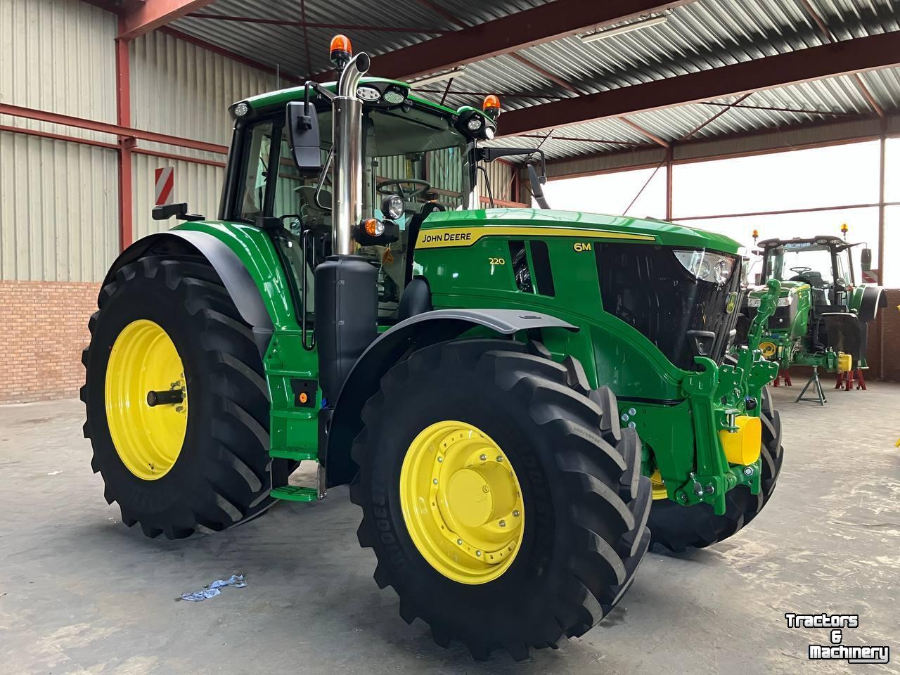 Schlepper / Traktor John Deere 6M 220