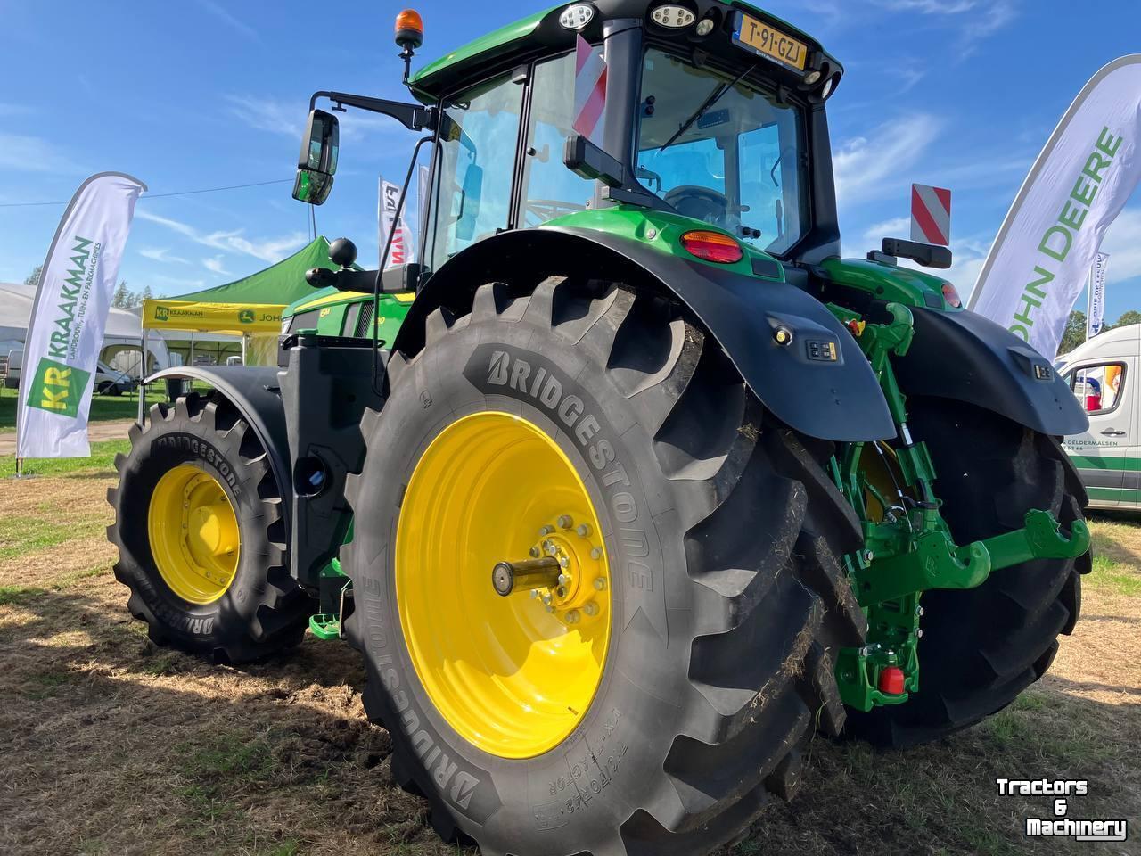 Schlepper / Traktor John Deere 6M 220