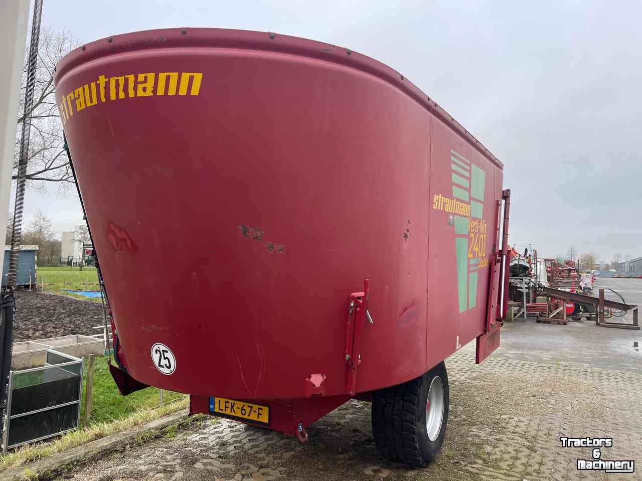 Futtermischwagen Vertikal Strautmann Verti-mix 2401 Double voermengwagen / mengwagen / voerwagen