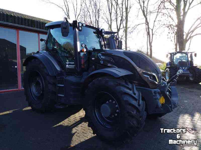 Schlepper / Traktor Valtra T215 Versu