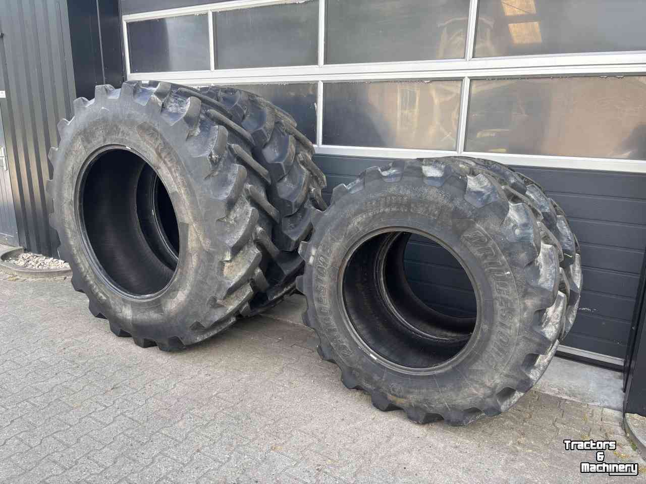 Räder, Reifen, Felgen & Distanzringe Bridgestone 520/85R38 en 420/85R28 VX-TRACTOR