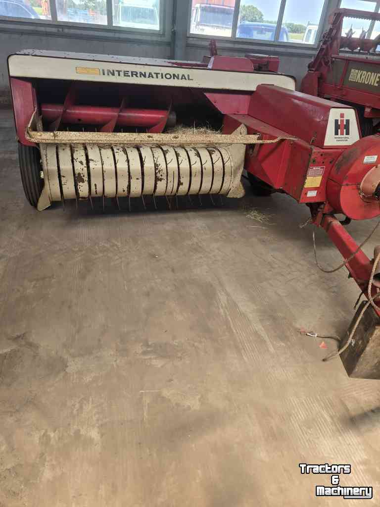 Pressen International 440 balenpers pers