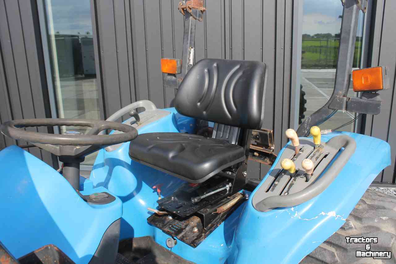 Gartentraktoren New Holland TC25D (Shibaura ST324H) hydrostaat minitrekker tractor met voorlader frontlader