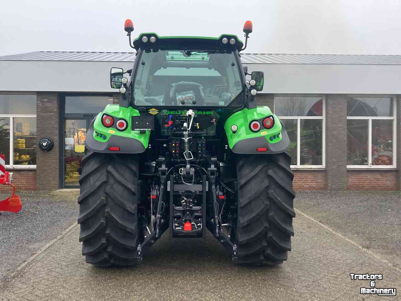 Schlepper / Traktoren Deutz-Fahr Agrotron 6165.4 TTV 900 uur