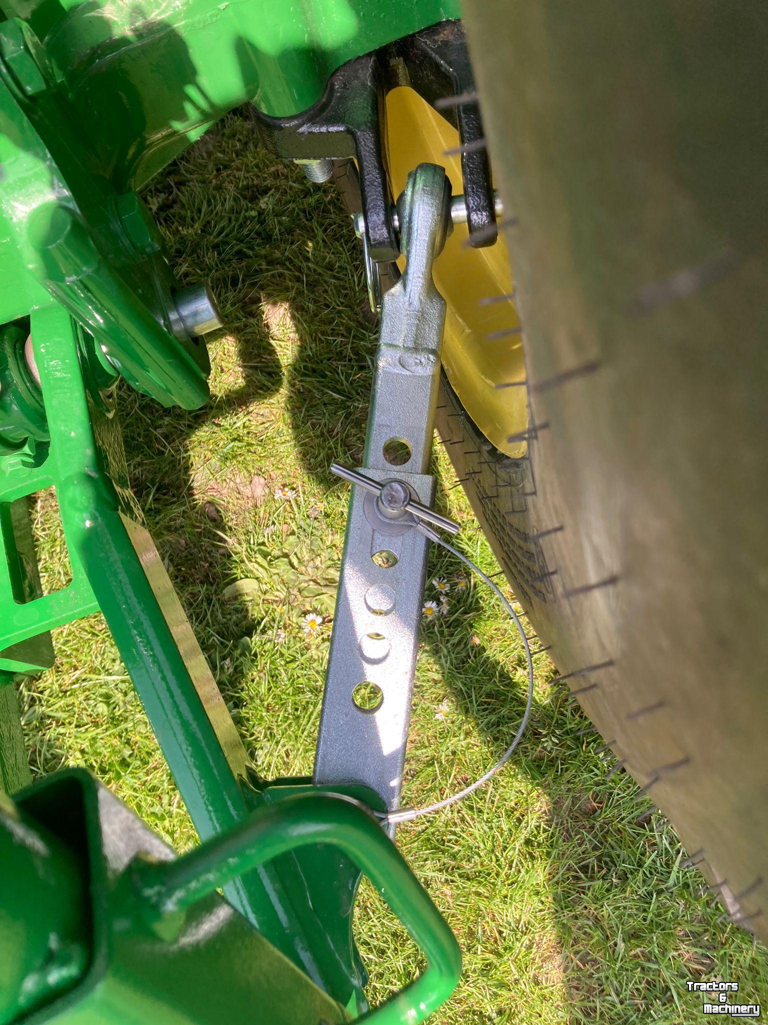 Schlepper / Traktor John Deere 3039R