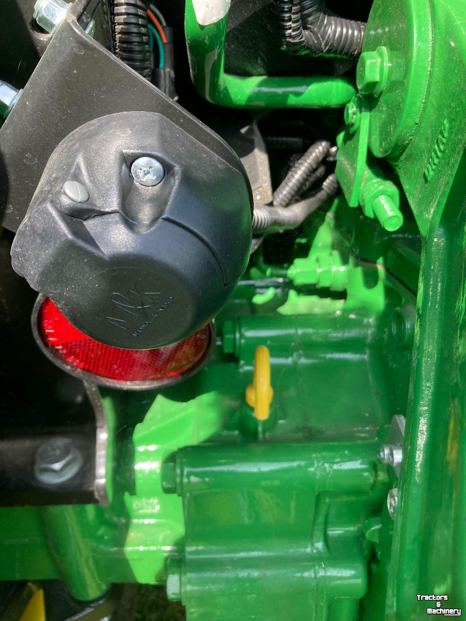 Schlepper / Traktor John Deere 3039R