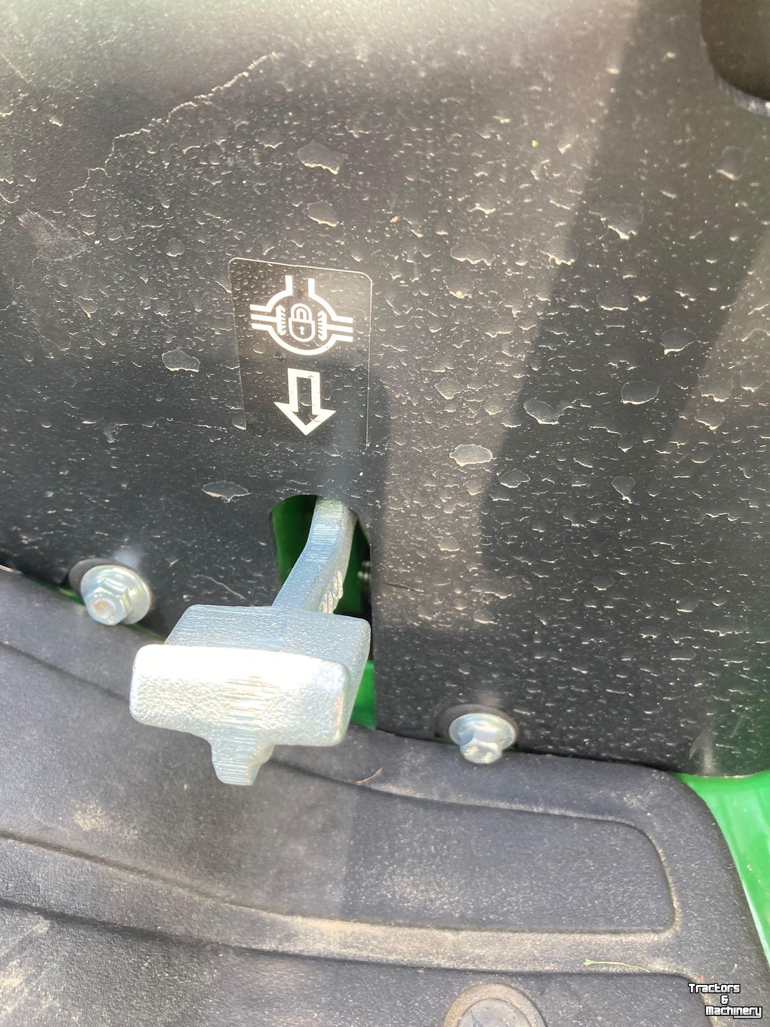 Schlepper / Traktor John Deere 3039R